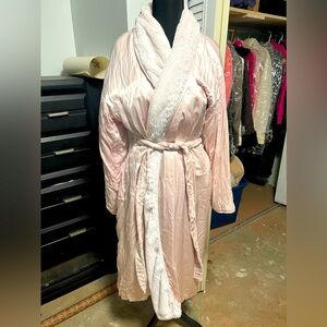 Giraffe at home pink fur robe